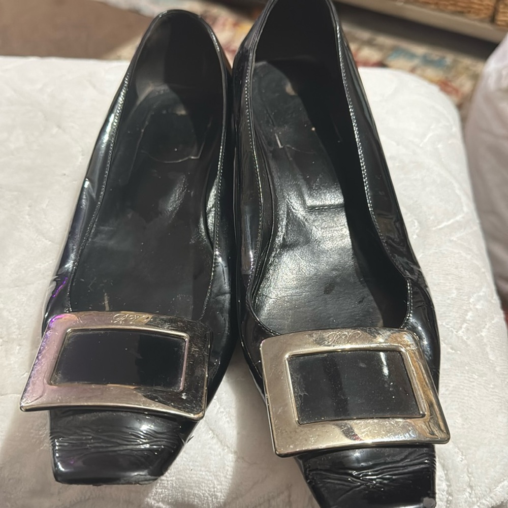 Roger Vivier patent Pilgrim flats
